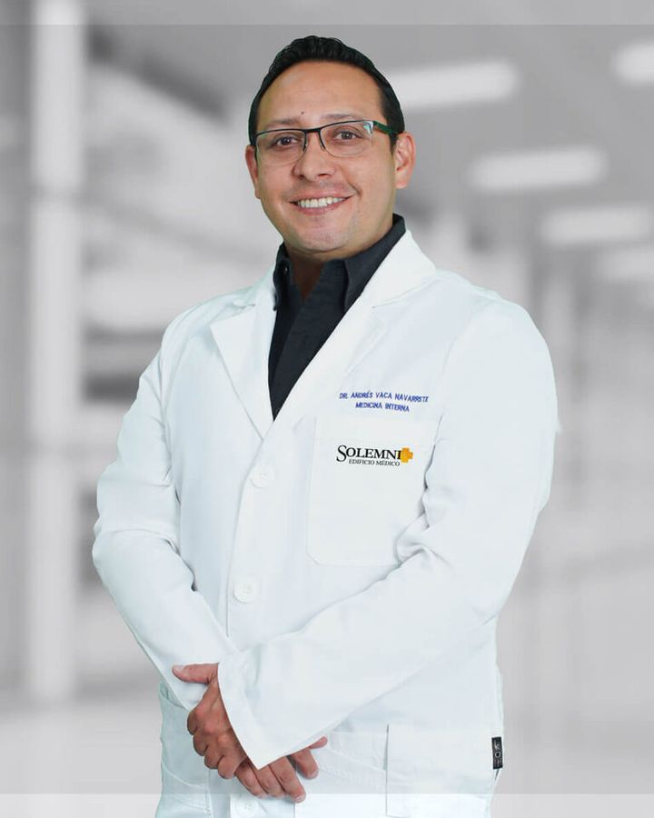 Dr. Andrés Vaca Navarrete, especialista en Medicina Interna
